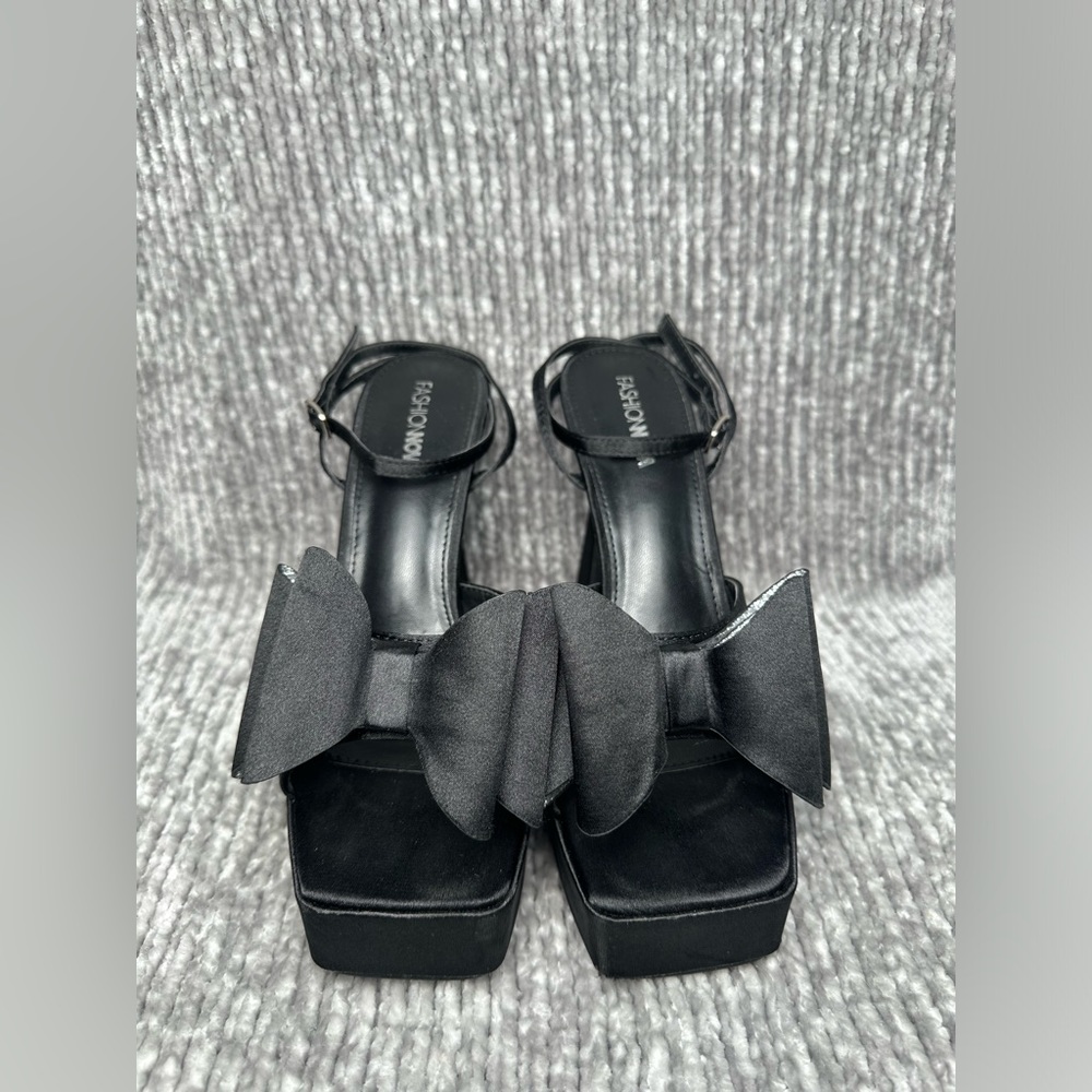 BLACK BOW HEELS - FASHION NOVA - SIZE 7